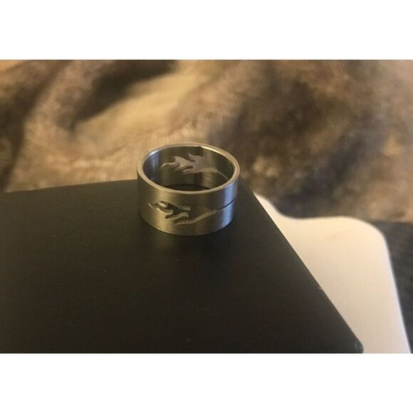 Trendy Mens/Unisex 316L Stainless Steel Cut out Flame Design Band Ring Sz 8 - Picture 1 of 2